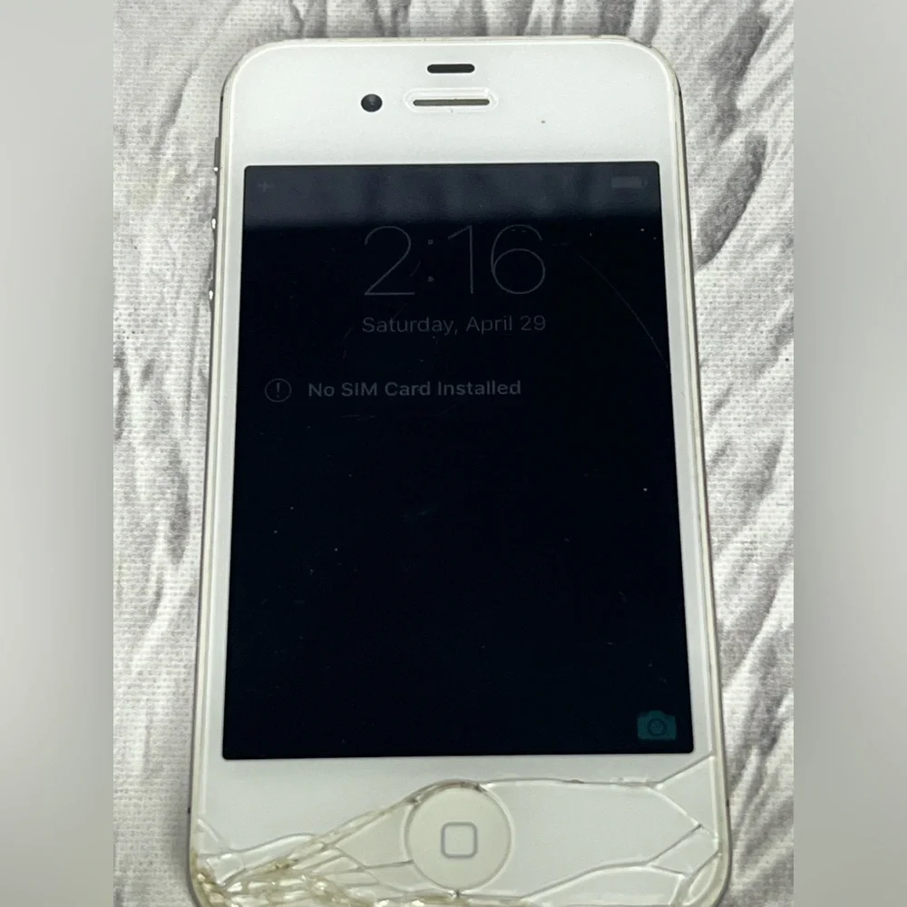 For Parts As-Is Apple iPhone 4s A1387 White Broken Screen And Back